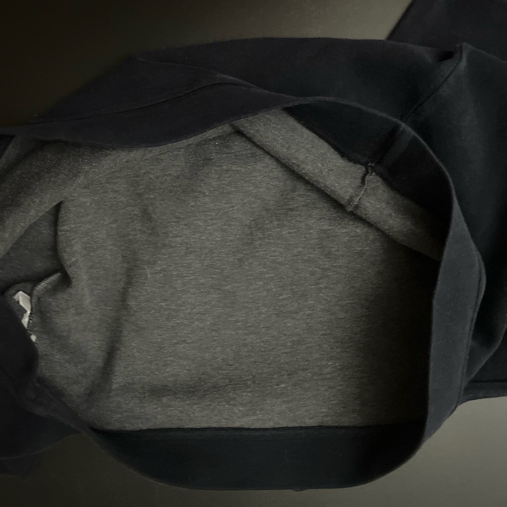 Valentino Garavani Single Stud Crew Neck - Picture 2 of 3